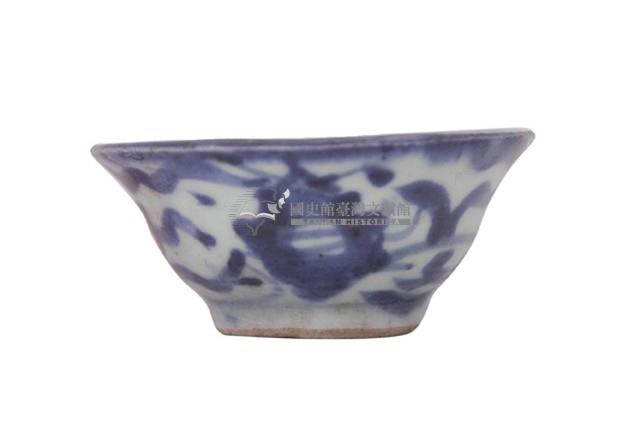 青花寫意纏枝花卉紋茶杯藏品圖，第2張
