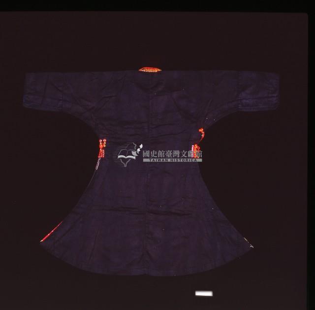 排灣族織紋黑色長衣藏品圖，第2張
