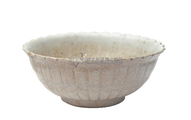 彩繪山水樓閣菱花口菊瓣型深腹碗藏品圖，第2張