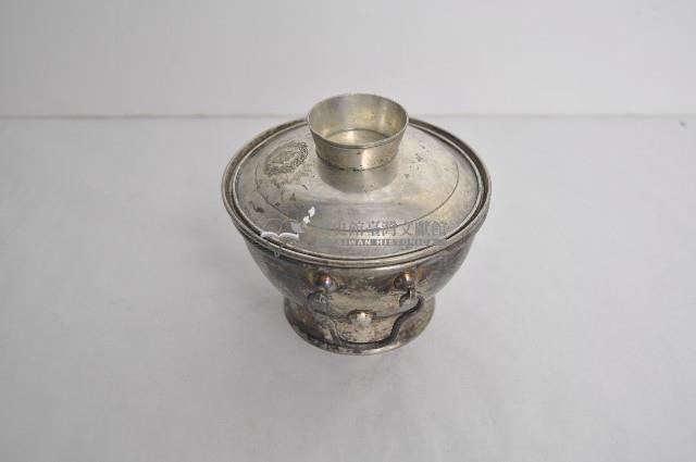 總督府徽紋雙繫環帶蓋銀碗三套組藏品圖，第2張