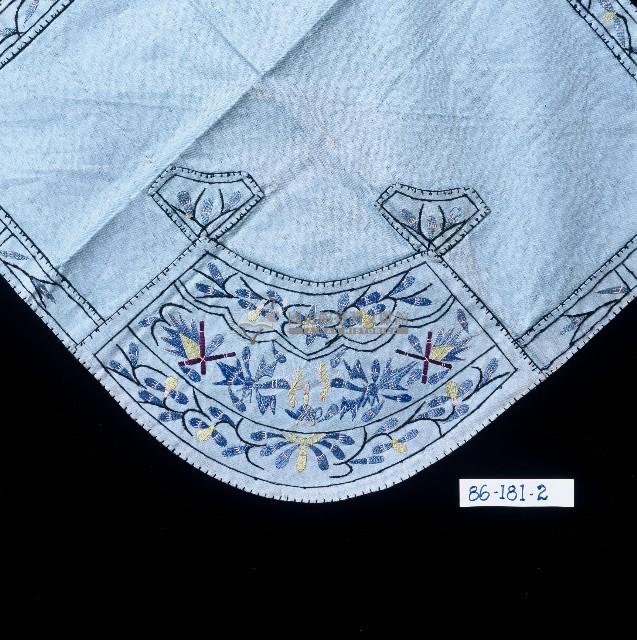 淺藍色花草刺繡肚兜藏品圖，第2張