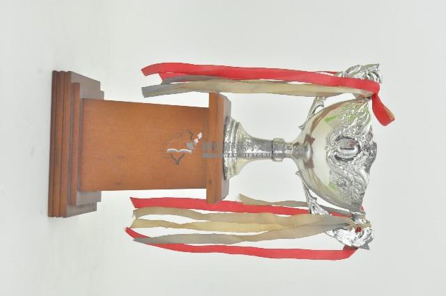 彰化縣七十二年度主委杯網球錦標賽亞軍獎座藏品圖，第2張