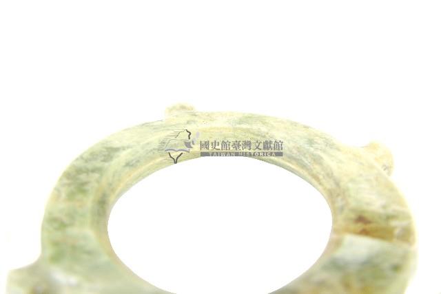 帶四突起玦形耳飾藏品圖，第2張