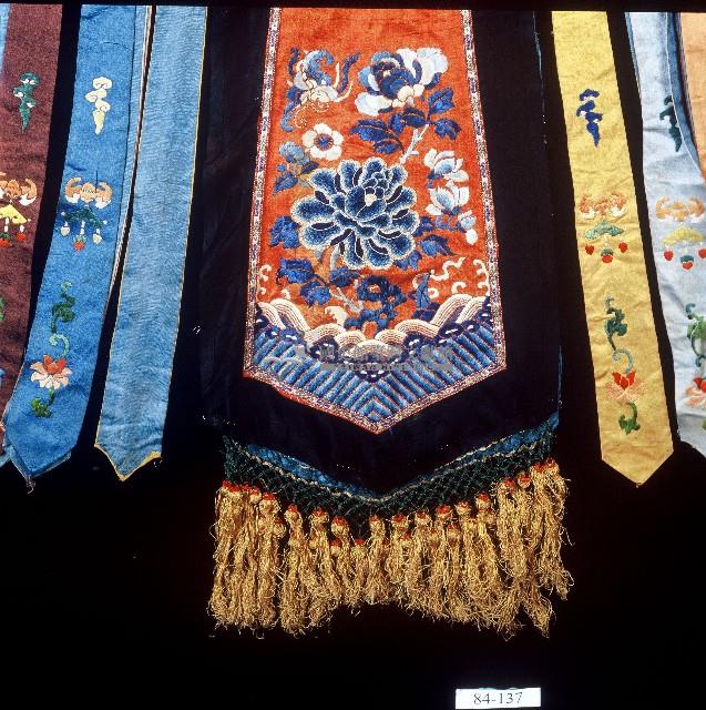 鳳尾吉祥繡劍裙藏品圖，第2張