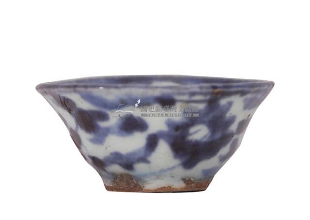 青花寫意纏枝花卉紋茶杯藏品圖，第2張