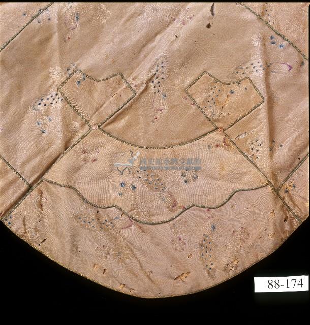 日式櫻花菱紋扇形刺繡肚兜藏品圖，第2張