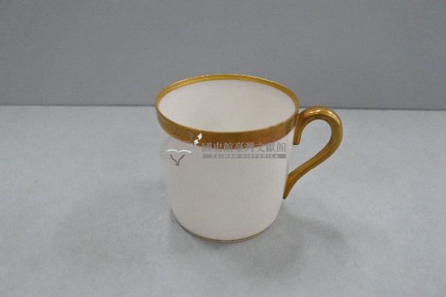 金口握把白瓷杯藏品圖，第2張