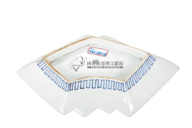 青花山水樓閣襷紋雙結型皿藏品圖，第2張