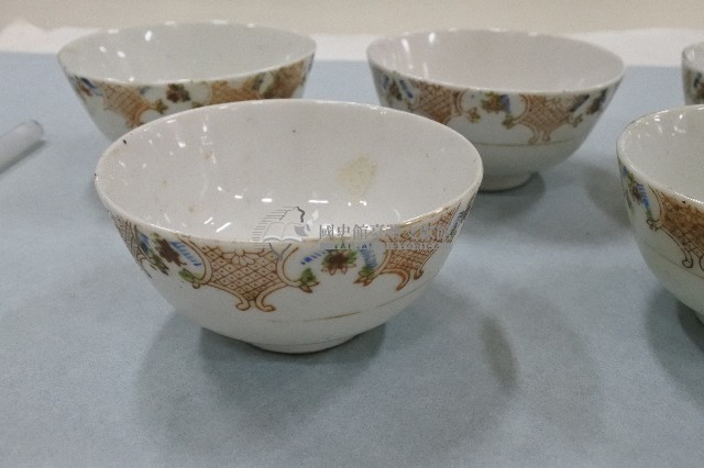 釉上彩印紋花卉紋瓷碗(多組)藏品圖，第3張