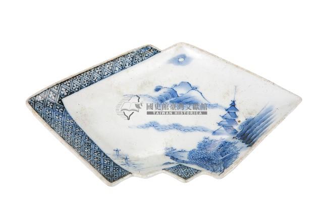 青花山水樓閣襷紋雙結型皿藏品圖，第1張