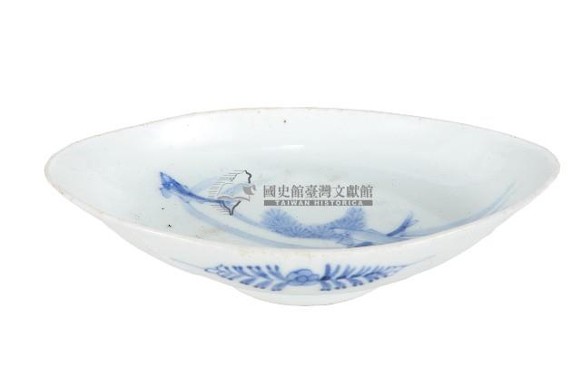 青花鮕魚藻紋崚型瓷盤藏品圖，第1張