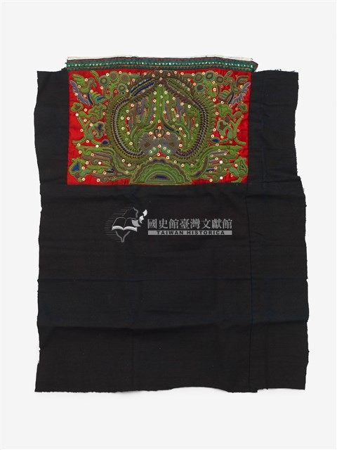 中國臺江苗族紅底綠縐繡繡片藏品圖，第1張