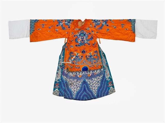 橘紅色龍紋長擺戲服藏品圖，第1張