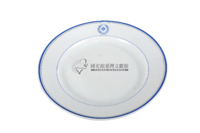 藍釉線圈府徽章款白地瓷盤藏品圖，第1張