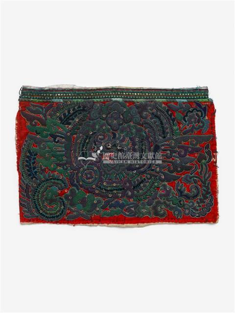 中國臺江苗族紅底紫紅色刺繡繡片藏品圖，第1張