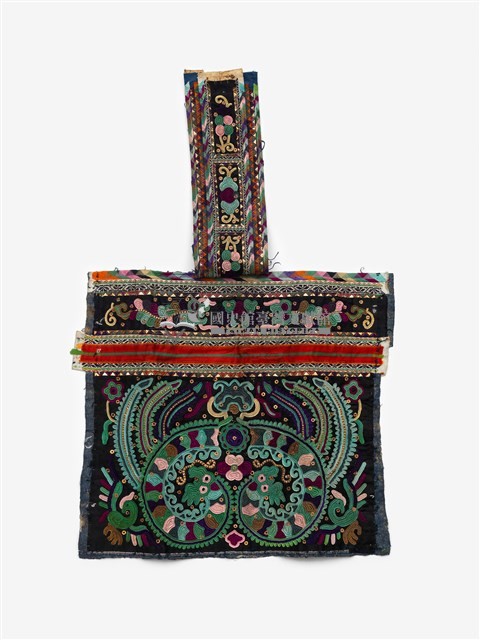 中國臺江苗族黑底彩色刺繡繡片藏品圖，第1張