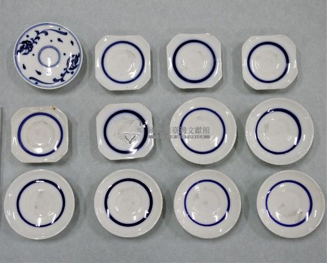 青花雙鳳紋碟、青花四方碟、青花圓碟（多組）藏品圖，第1張