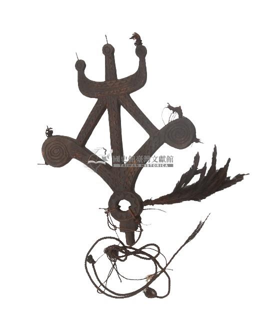 雅美族大船頭尾飾藏品圖，第1張
