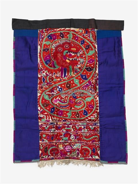 中國施洞苗族寶藍色底紅夾織圍腰藏品圖，第1張