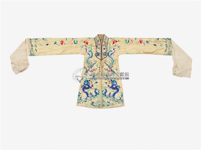 乳白色龍與鳳凰花樣戲服藏品圖，第1張