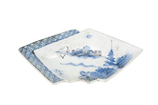 青花山水樓閣襷紋雙結型皿藏品圖，第1張