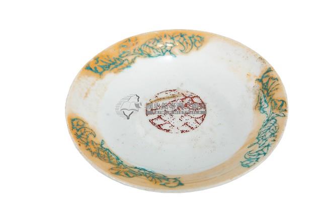 釉上彩繪印花折枝花卉波浪紋盤藏品圖，第1張