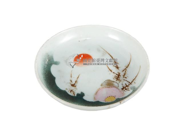 彩繪夕陽山景梅花紋盤藏品圖，第1張