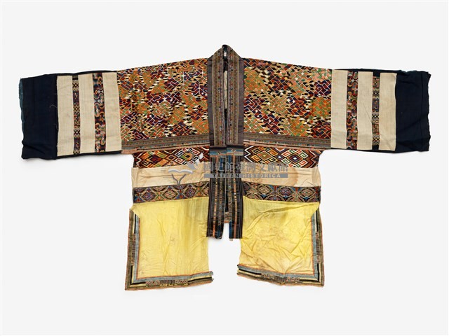 中國黎平苗族黑底刺繡女性服裝藏品圖，第1張