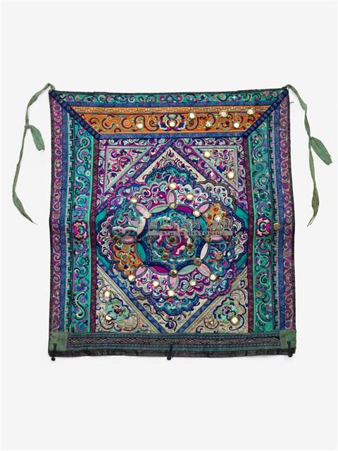 中國黎平苗族刺繡銀飾片背扇藏品圖，第1張