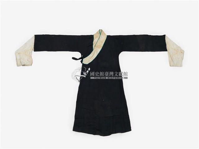 黑色底白領邊素面長擺戲服藏品圖，第1張