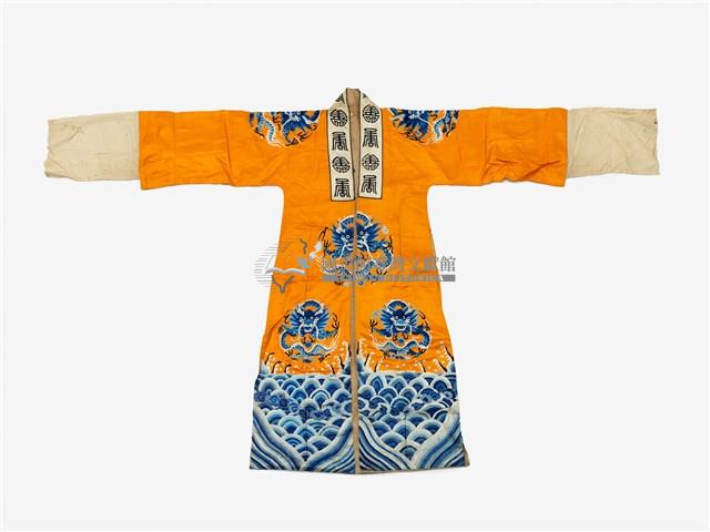 黃色龍紋長擺戲服藏品圖，第1張