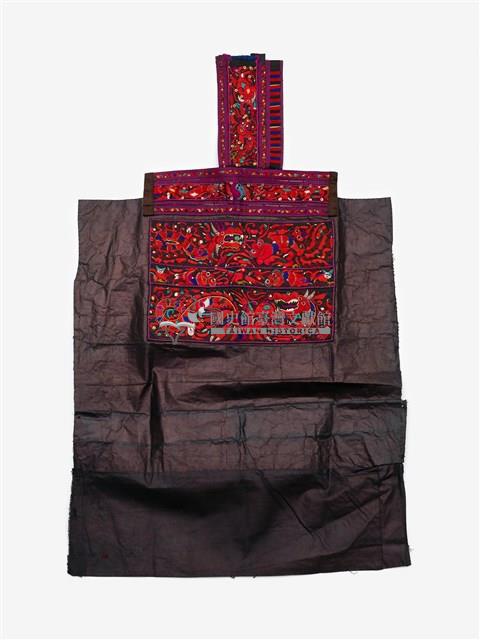 中國施洞苗族黑底紅刺繡繡片藏品圖，第1張