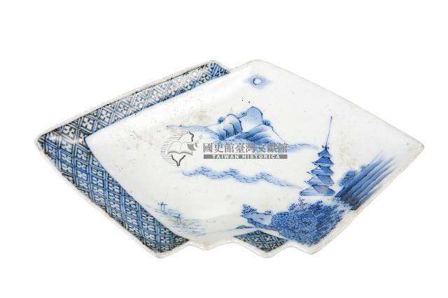 青花山水樓閣襷紋雙結型皿藏品圖，第1張