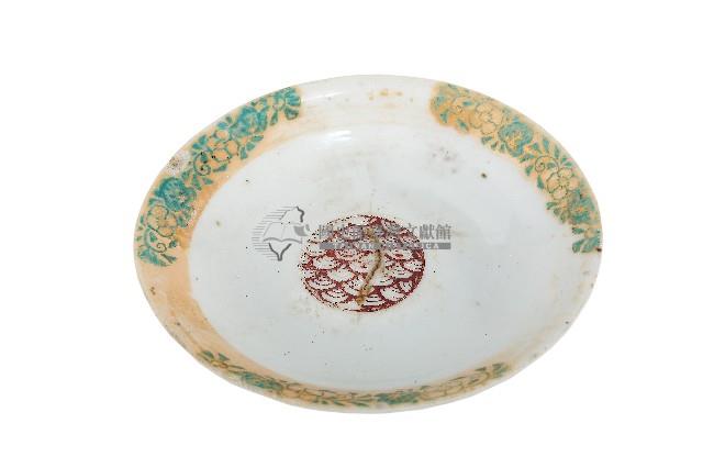 釉上彩繪印花團花波浪紋盤藏品圖，第1張