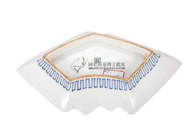 青花山水樓閣襷紋雙結型皿藏品圖，第2張