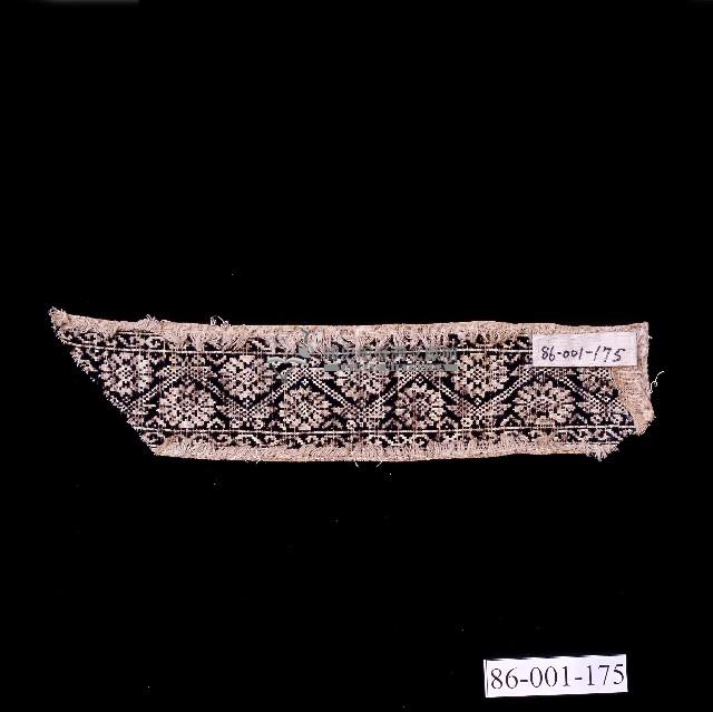 排灣族花卉紋刺繡布藏品圖，第2張