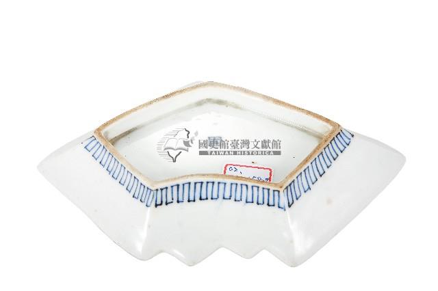 青花山水樓閣襷紋雙結型皿藏品圖，第2張