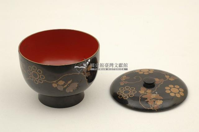 木胎圓形黑漆地飯蓋桶藏品圖，第2張