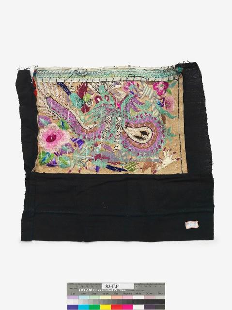 中國臺江苗族紅底彩色刺繡繡片藏品圖，第2張