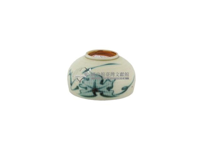 白地綠釉荷葉紋瓷杯藏品圖，第2張