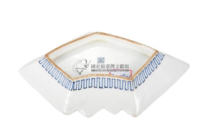 青花山水樓閣襷紋雙結型皿藏品圖，第2張