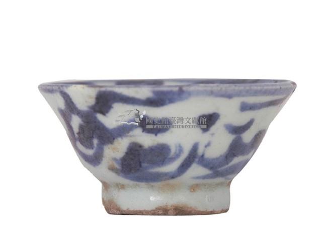 青花寫意纏枝花卉紋茶杯藏品圖，第2張