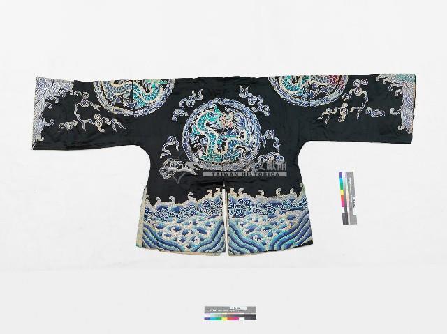 黑底龍紋短擺戲服藏品圖，第2張