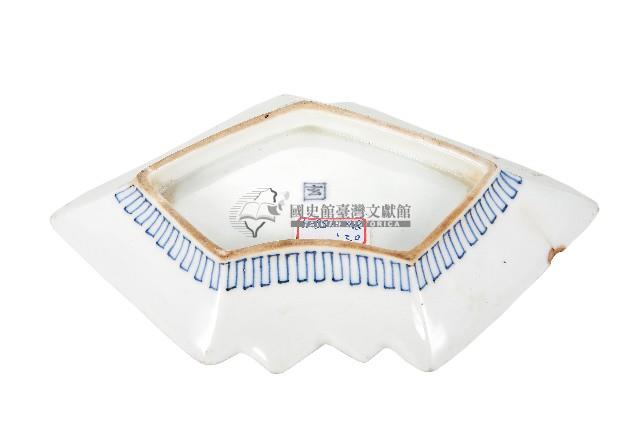 青花山水樓閣襷紋雙結型皿藏品圖，第2張
