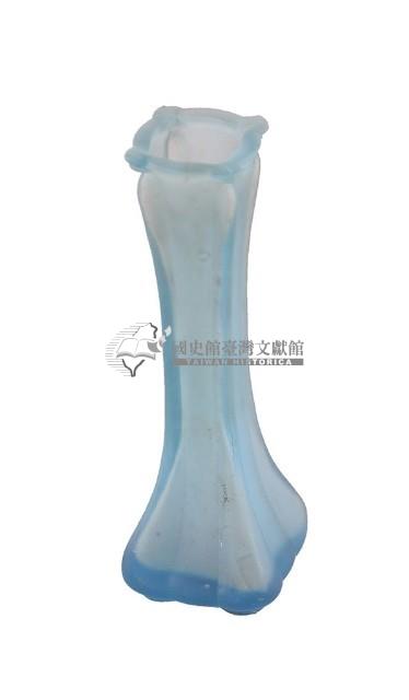 淺天藍色細直頸玻璃鈁式花瓶藏品圖，第2張