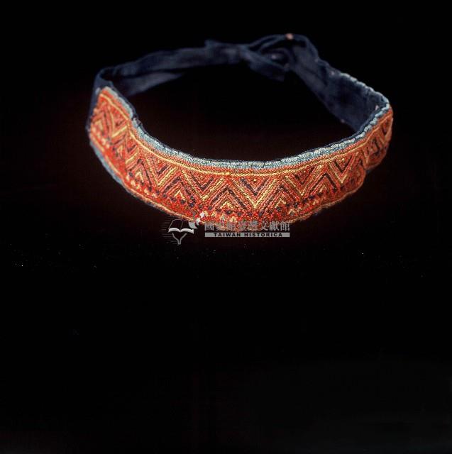 排灣族三角紋織品額飾藏品圖，第2張