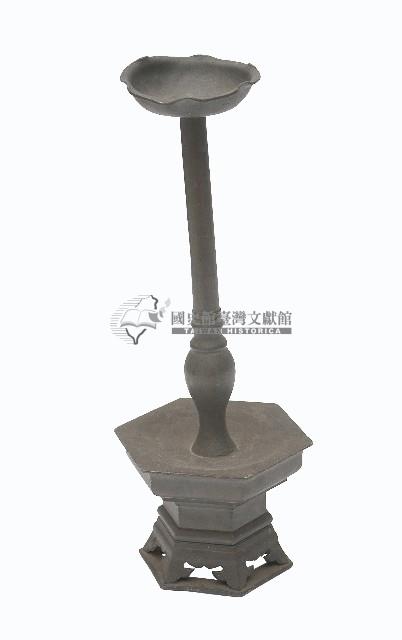 錫製燭臺一對藏品圖，第2張