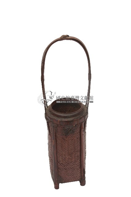 手提四腳圓口高竹籠藏品圖，第2張