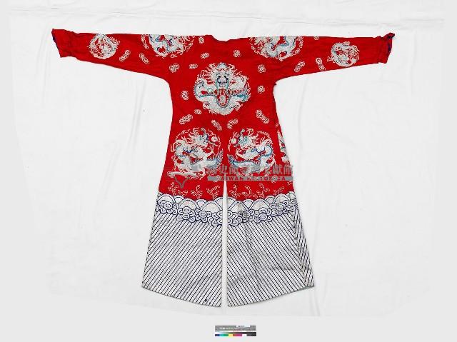 紅色龍紋長擺戲服藏品圖，第2張