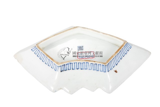 青花山水樓閣襷紋雙結型皿藏品圖，第2張